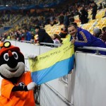 Черновчане развернули украинский флаг на матче Милан — Интер