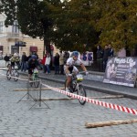 Велосипедисты соревновались на площади Филармонии в Черновцах